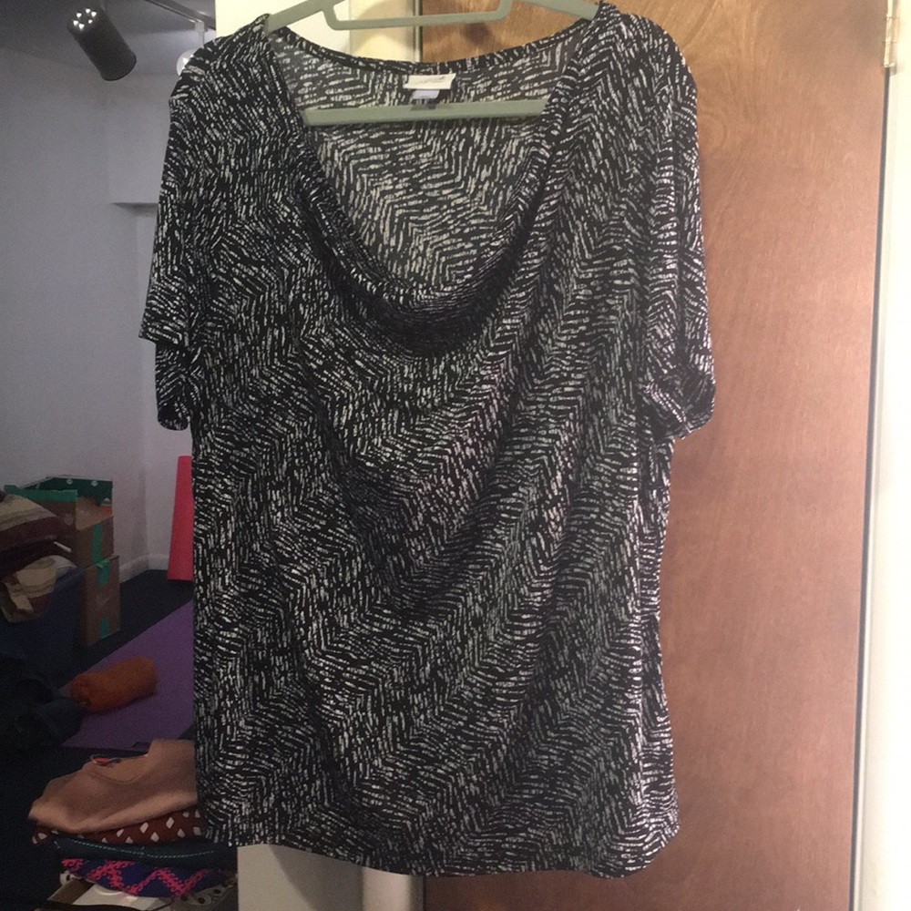 Sz 1x Back and White Top
